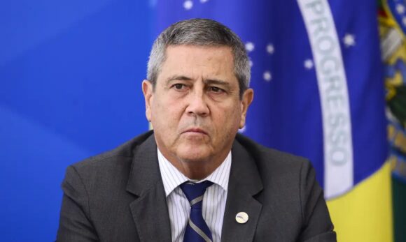 PF aponta Braga Netto como peça-chave em estratégia para deslegitimar eleições