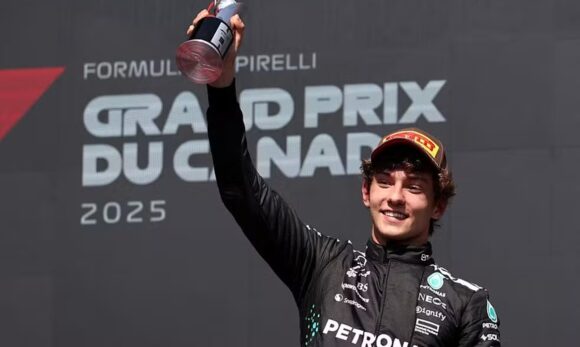 Andrea Kimi Antonelli entra para a história como o italiano mais jovem a subir ao pódio na F1