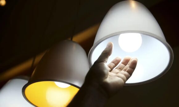 Derrubada de veto pode elevar conta de luz em R$ 525 bilhões até 2040, alerta governo