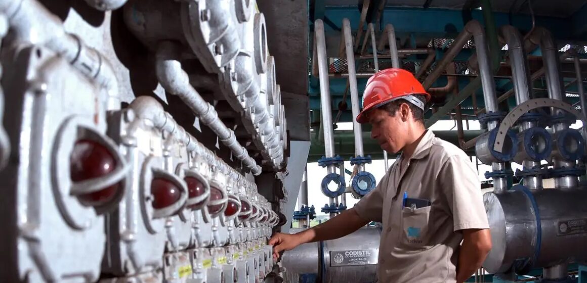 Indústria brasileira gera 910 mil empregos em quatro anos