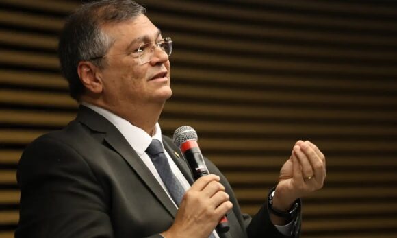 Ministro Flávio Dino determina investigação sobre supostos privilégios a juízes de Rondônia