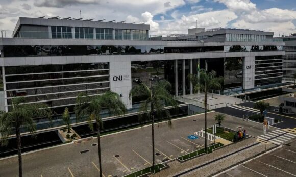 CNJ suspende promoção de juiz no DF por descumprir cota de gênero