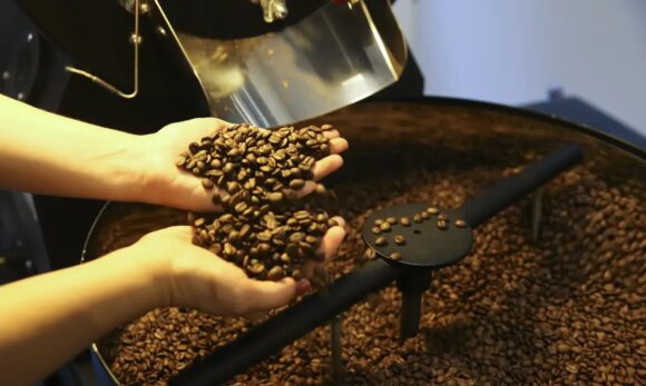 Café encarece 81% para consumidor, mas preços já recuam no campo