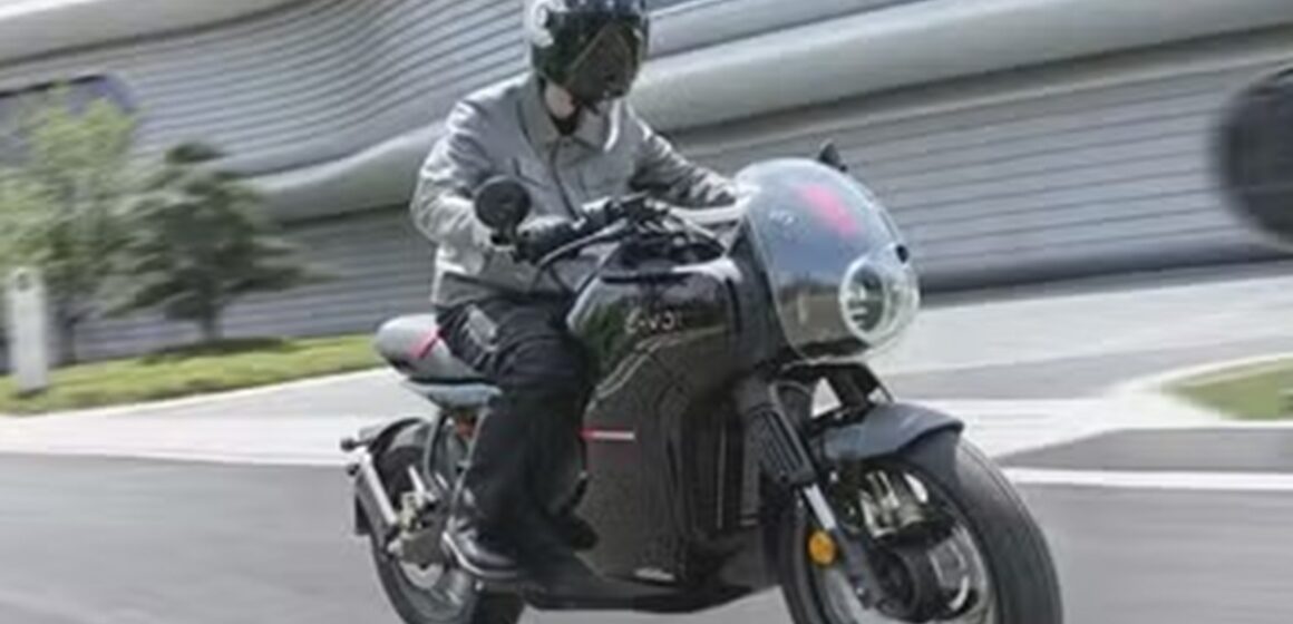 WhatsApp Image 2025-06-30 at 14.59.18 Honda estreia no mercado elétrico com moto E-VO na China