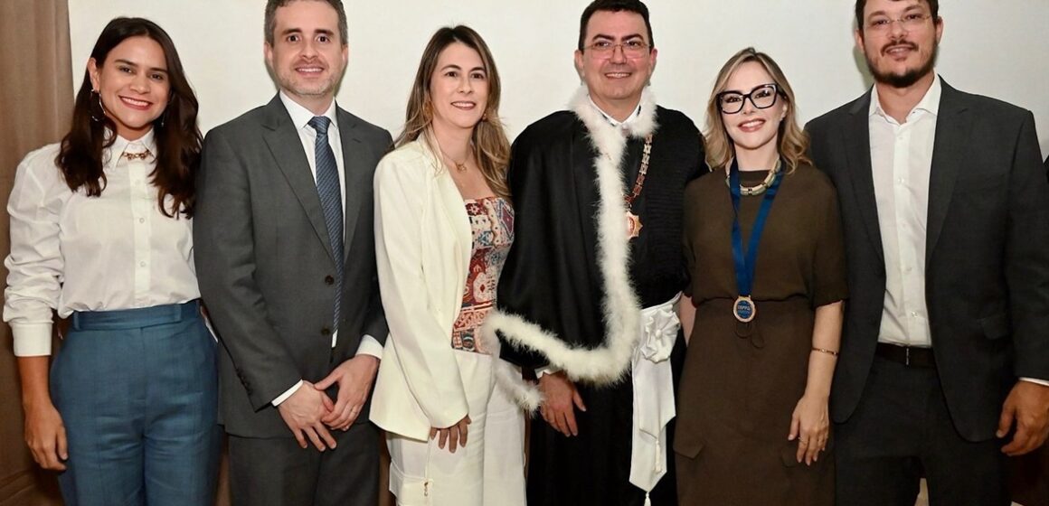 Presidente da ANOREG/PA recebe medalha pelos 134 anos do Ministério Público do Pará