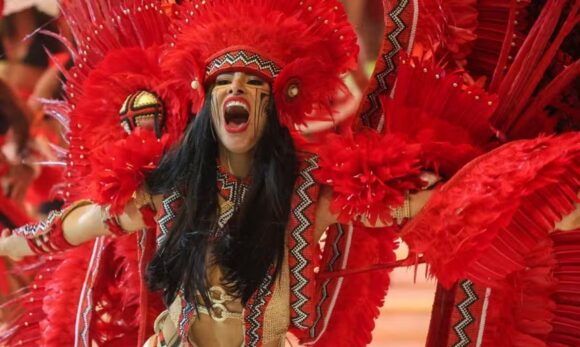 Isabelle Nogueira celebra título histórico do Boi Garantido em Parintins