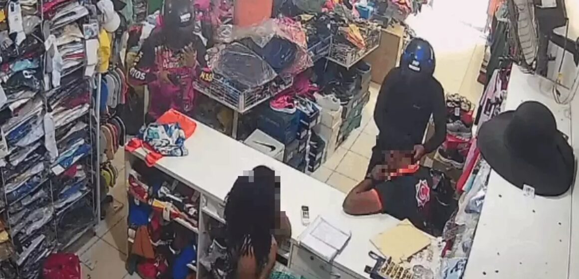 Em Itaituba, loja de confecções é assaltada por homens armados