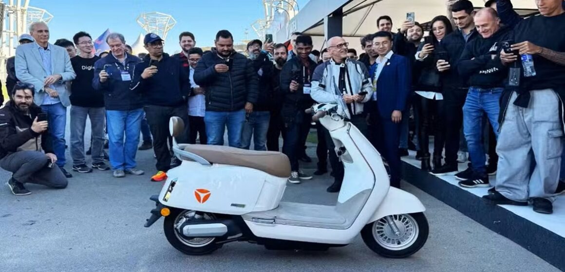 autonoma Fabricante chinesa Yadea apresenta scooter autônoma em evento em São Paulo