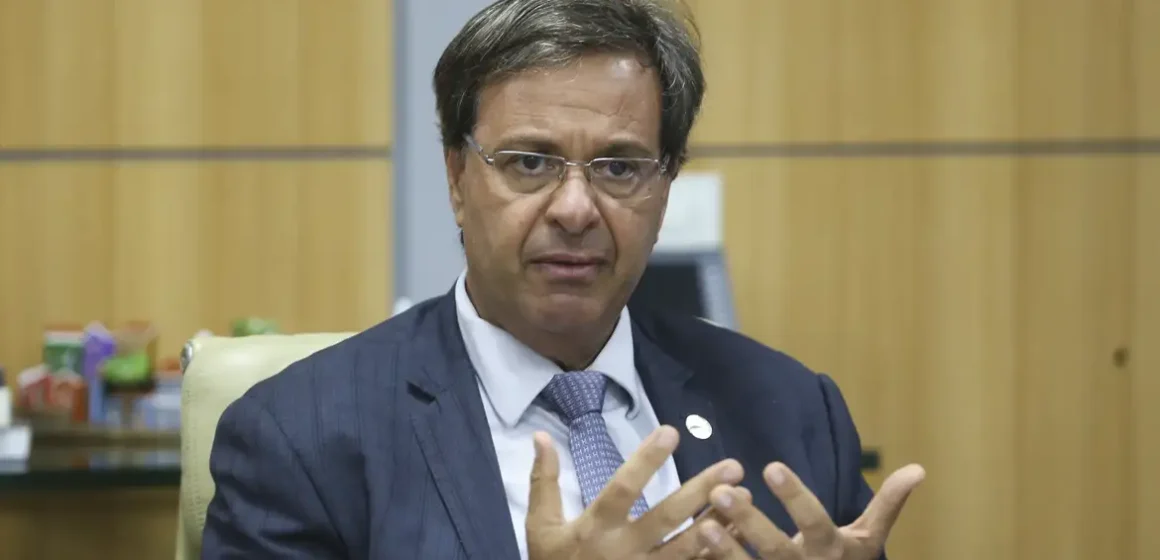 Ex-ministro Gilson Machado é preso pela Polícia Federal por suspeita de facilitar passaporte português a Mauro Cid