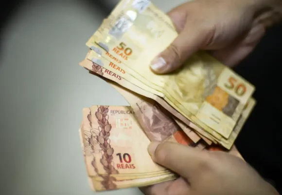 Governo Federal anuncia valor do salário-mínimo para 2026