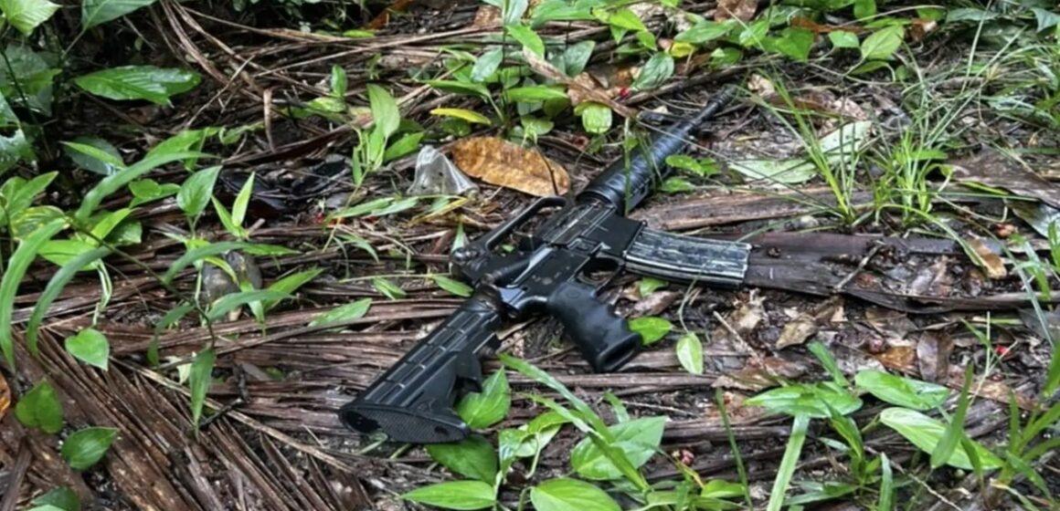 20250708094440-GC00068649-F00248559 Polícia Militar apreende fuzil e arsenal em confronto com traficantes em área de mata de Belém