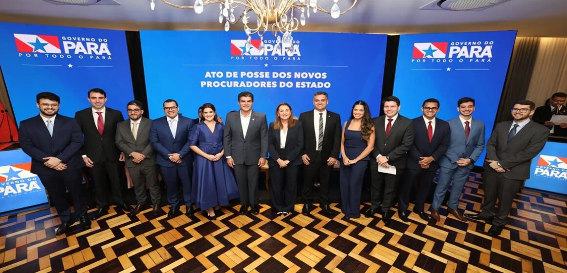 20250709185402-GF00024164-F00421474 Governador empossa dez novos procuradores do Estado do Pará