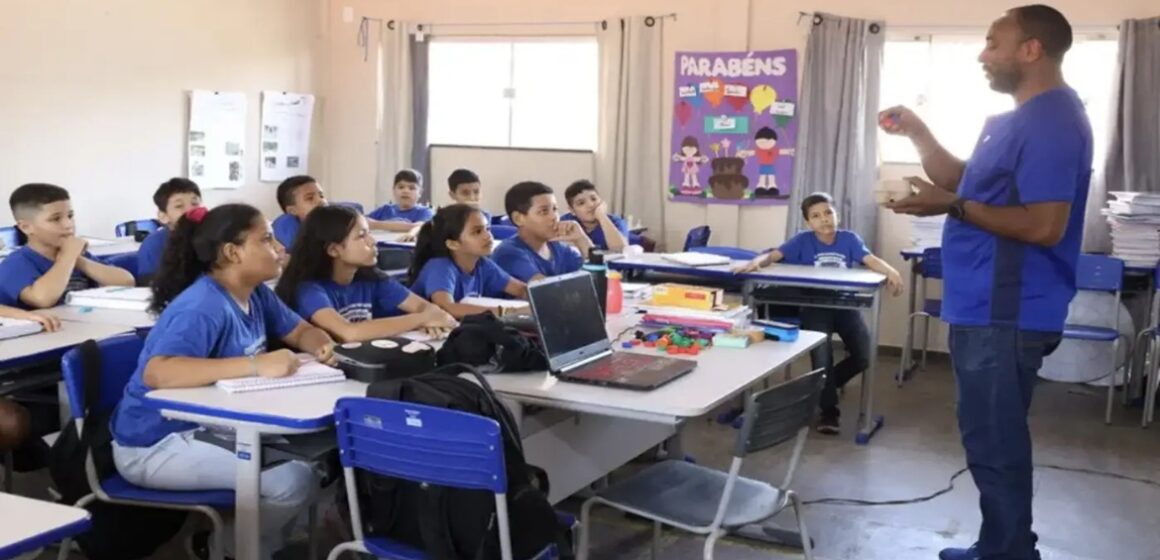 20250730090952-GC00069255-F00252749 Cerca de 300 mil alunos da rede estadual retornam às aulas no interior do Pará