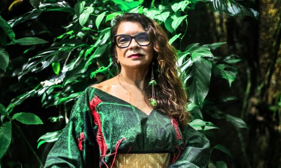 Curadora da Bienal das Amazônias integra livro sobre ativismo curatorial no Brasil