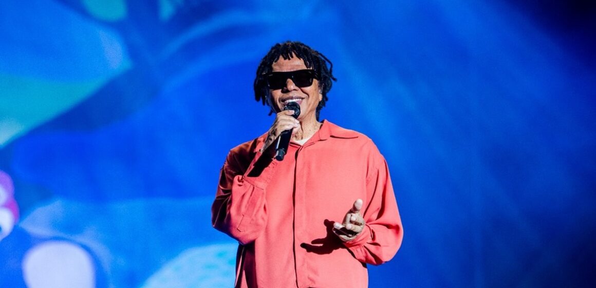 SaveClip.App_486662024_18494505973057797_7908154010004991189_n Musical sobre Djavan estreia no Rio com elogios à produção e atuação do protagonista