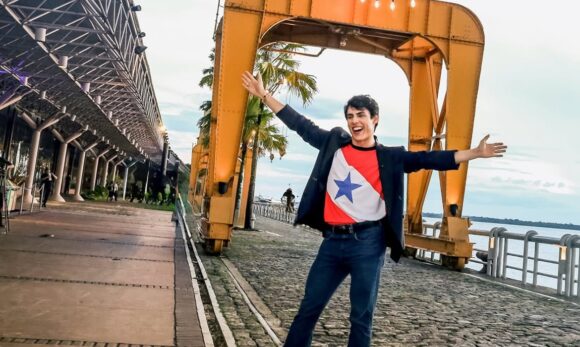 Em visita a Belém, influenciador Felipe Theodoro experimenta culinária paraense