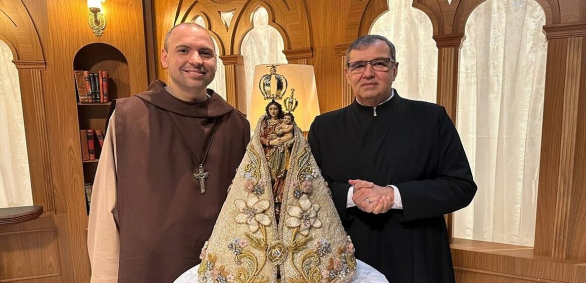 Rosário da Madrugada com Frei Gilson reúne fiéis em devoção a Nossa Senhora de Nazaré