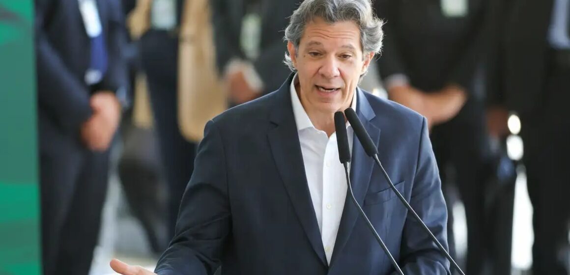 Haddad mantém meta fiscal e busca diálogo após derrubada do IOF