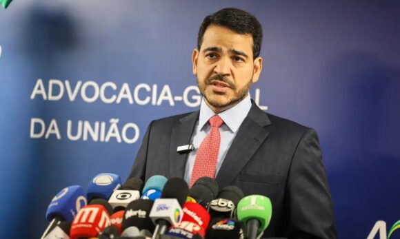 AGU recorre ao STF contra Congresso por derrubada de aumento do IOF