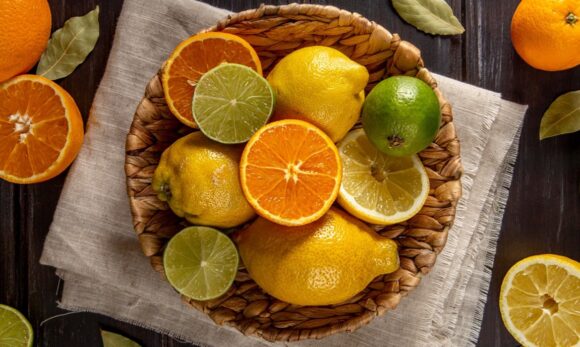 Cuidado com frutas cítricas no verão: contato com sol pode causar manchas na pele