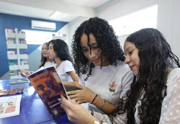 Pará amplia ensino bilíngue e integral com investimentos recordes em educação
