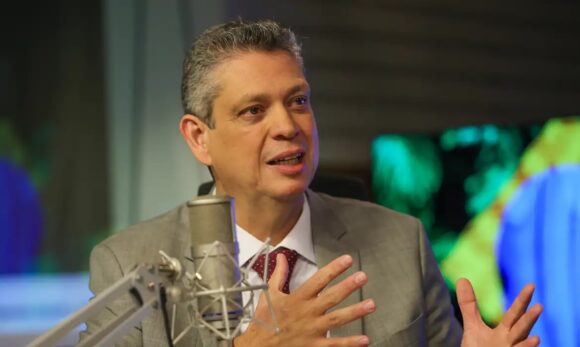 Macêdo defende harmonia entre Poderes e diz que decisão sobre IOF cabe a Lula
