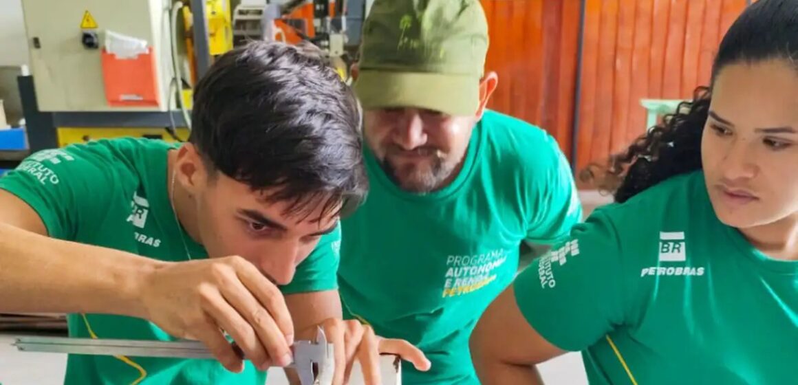 Petrobras busca requalificar motoristas de aplicativo para suprir demanda por mão de obra especializada