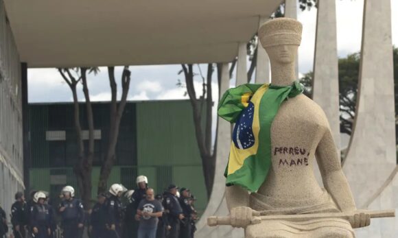 Moraes autoriza assistência religiosa, mas nega liberdade médica a condenada por atos golpistas