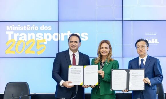 Brasil e China firmam acordo para estudar ferrovia ligando Atlântico ao Pacífico
