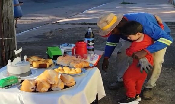 Menino de 3 anos celebra aniversário com café da manhã para garis em gesto de gratidão