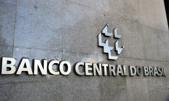Mercado financeiro reduz projeção da inflação para 5,17% em 2025