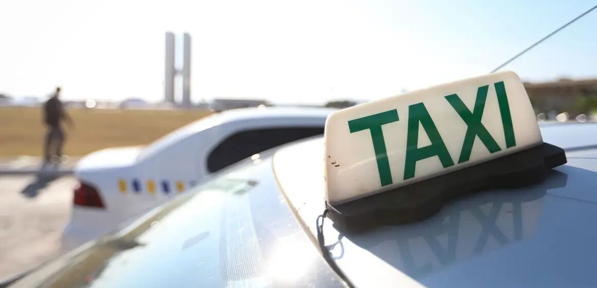 Governo extingue taxa de R$ 52 para taxímetros e beneficia 300 mil profissionais