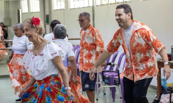Uepa busca voluntários com Parkinson para projeto que une dança e terapias corporais