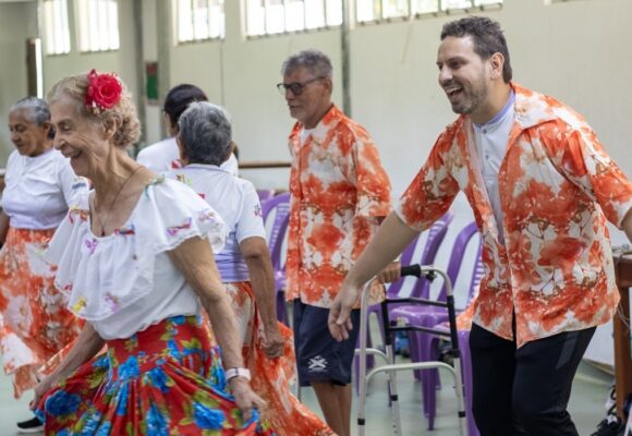 Uepa busca voluntários com Parkinson para projeto que une dança e terapias corporais
