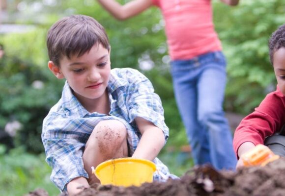 Brincar livre nas férias: especialistas destacam importância para o desenvolvimento infantil