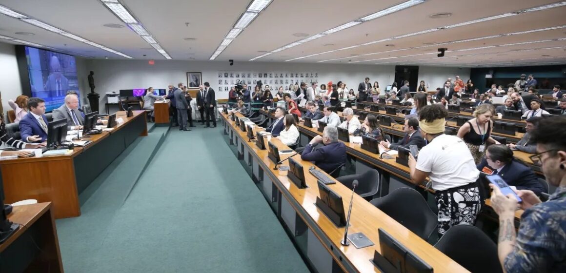 PEC da Segurança avança na Câmara com mudanças após acordo político