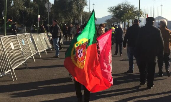 Portugal aprova pacote anti-imigração que afeta diretamente comunidade brasileira