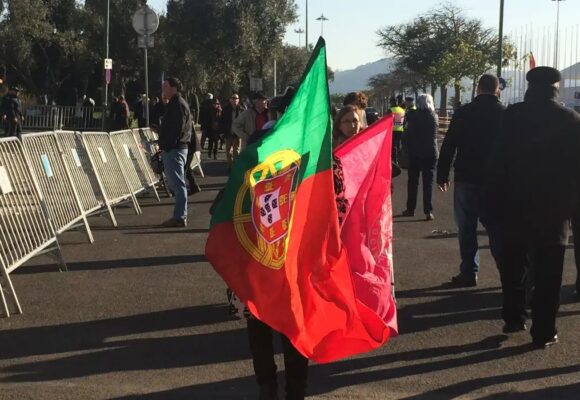 Portugal aprova pacote anti-imigração que afeta diretamente comunidade brasileira