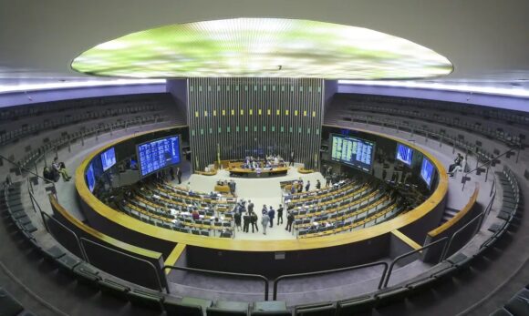 Lula veta projeto que amplia número de deputados federais para 531