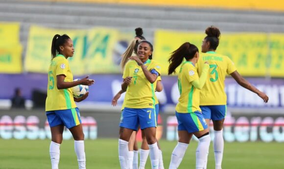 Brasil atropela Bolívia com hat-trick de Kerolin e assume liderança na Copa América Feminina