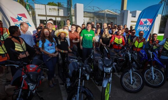 Governo do Pará entrega 32 motocicletas para mototaxistas de Altamira e Vitória do Xingu