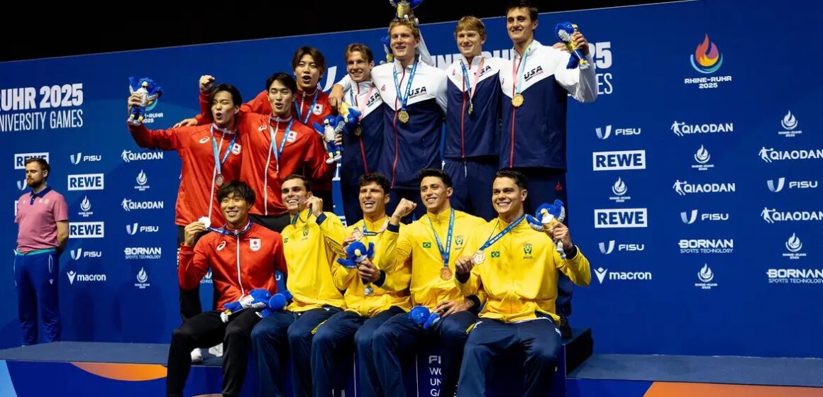 Brasil conquista primeira medalha nos Jogos Mundiais Universitários com bronze no revezamento 4x100m da natação