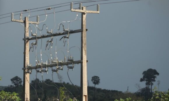 Governo do Pará amplia rede elétrica rural e beneficia mais de 6 mil famílias