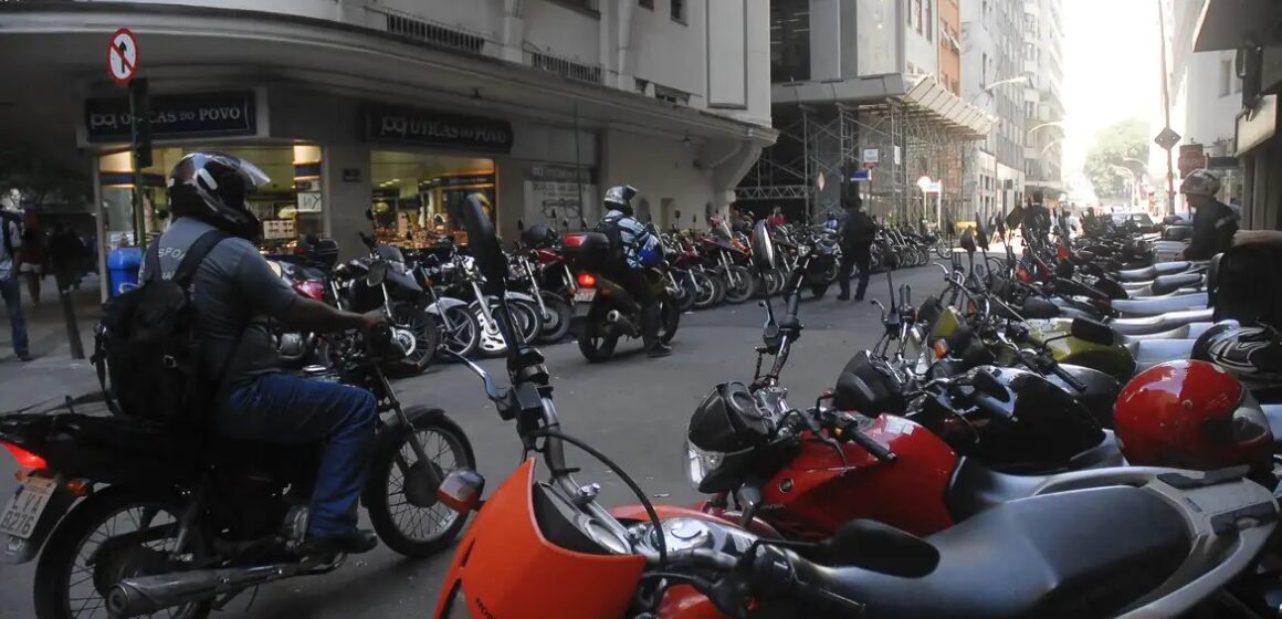 Frota de motocicletas no Brasil cresce 42% em uma década, aponta setor