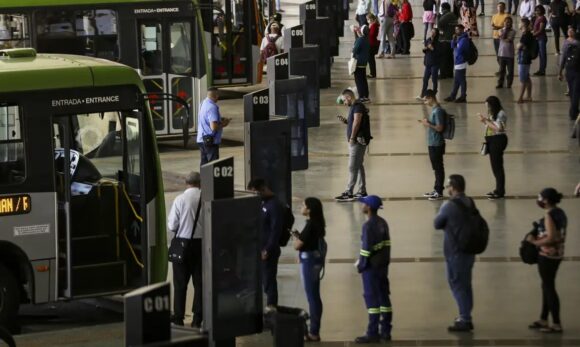 20,5 milhões de brasileiros ainda vivem desconectados, aponta IBGE
