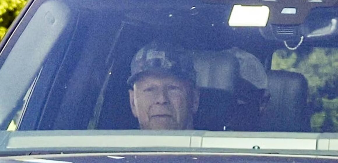 WhatsApp Image 2025-07-24 at 15.28.43 Bruce Willis é fotografado em passeio após relatos sobre gravidade de sua condição de saúde