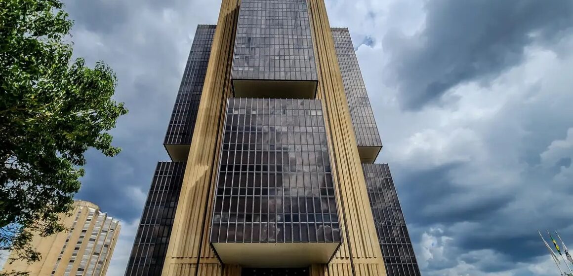 Taxas de juros se mantêm estáveis em junho, aponta Banco Central