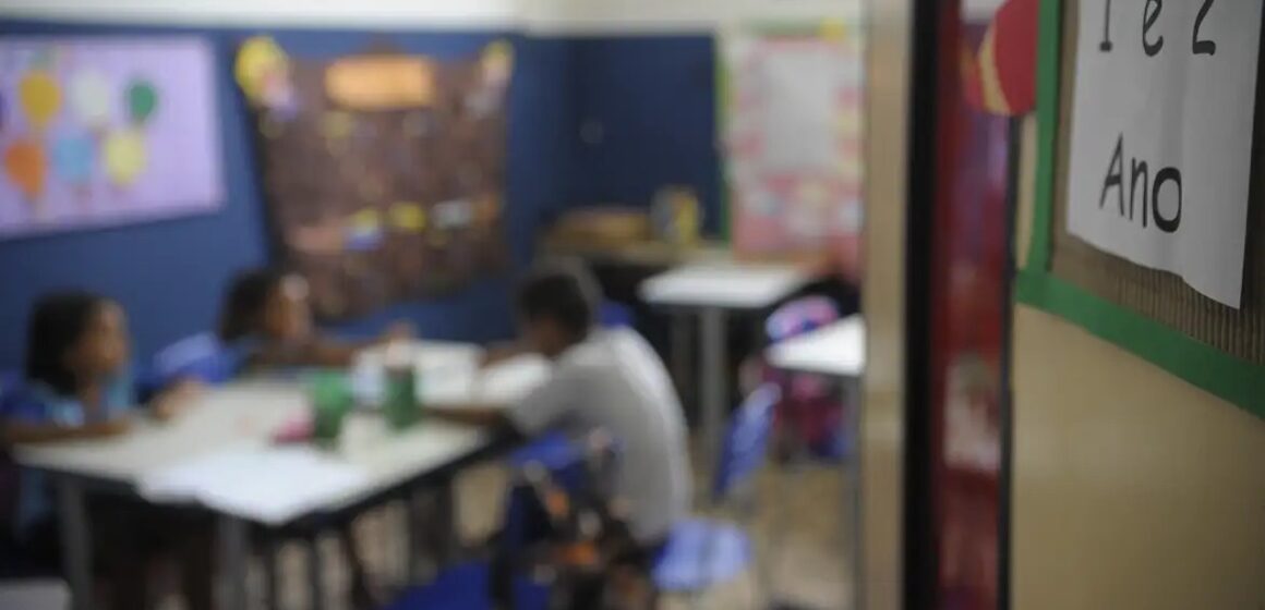 Brasil reduz exclusão escolar, mas ainda tem quase 1 milhão de crianças fora da escola