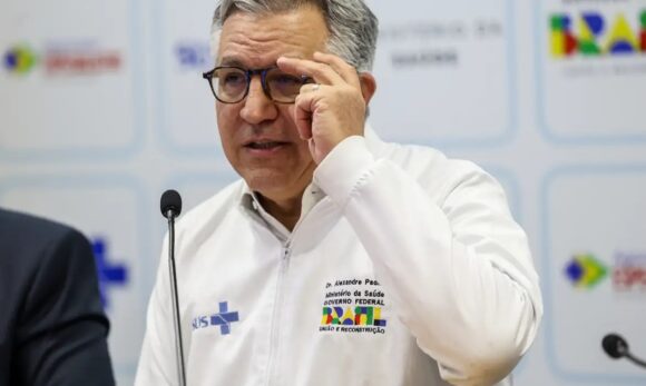 Planos de saúde poderão quitar dívidas com SUS oferecendo atendimento especializado, diz Padilha