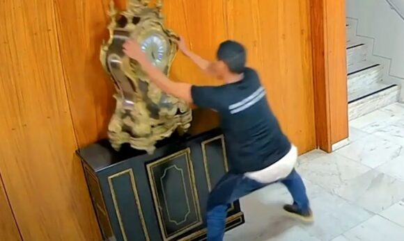 Moraes concede desconto de pena a condenado por destruir relógio histórico em 8/1